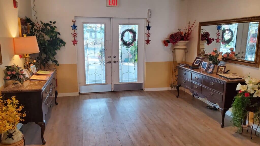 Royal Oaks Manor