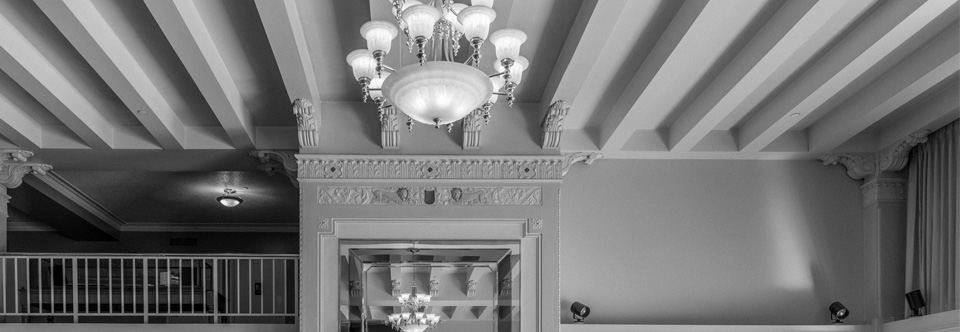 Elegant interior chandelier and ceiling design.