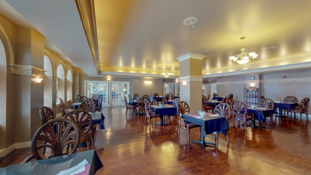 Dining room with tables and chairs set up