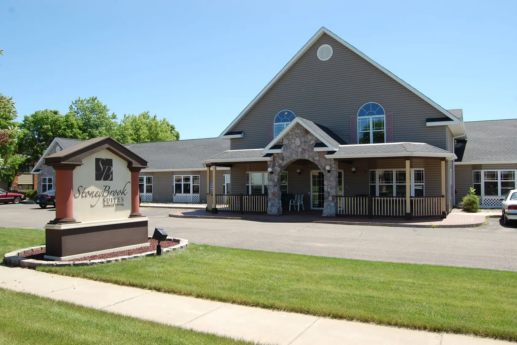Exterior view of StoneyBrook Suites building
