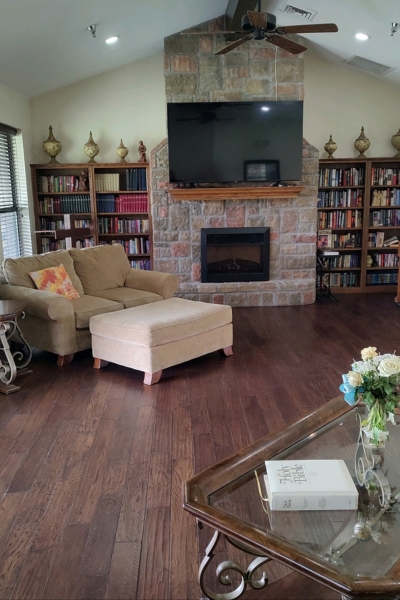 Cozy common area with a couch and bookshelves.