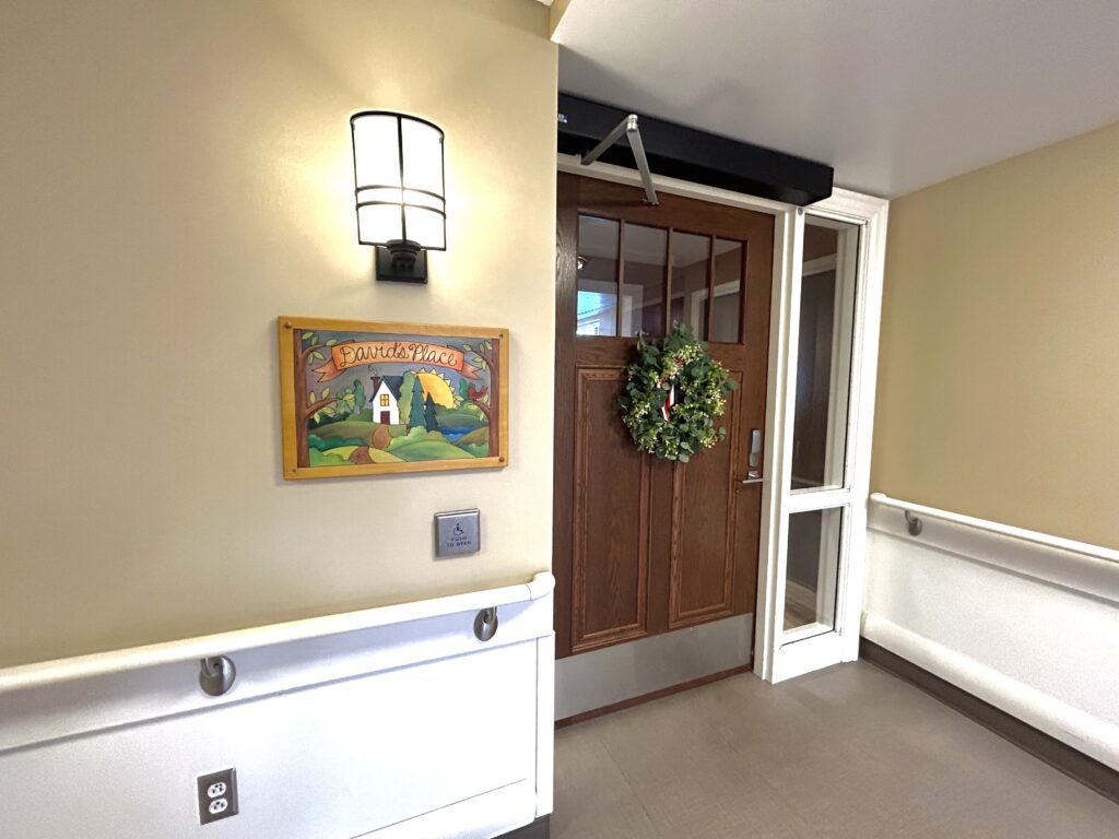 Entrance with decorative wreath and painting
