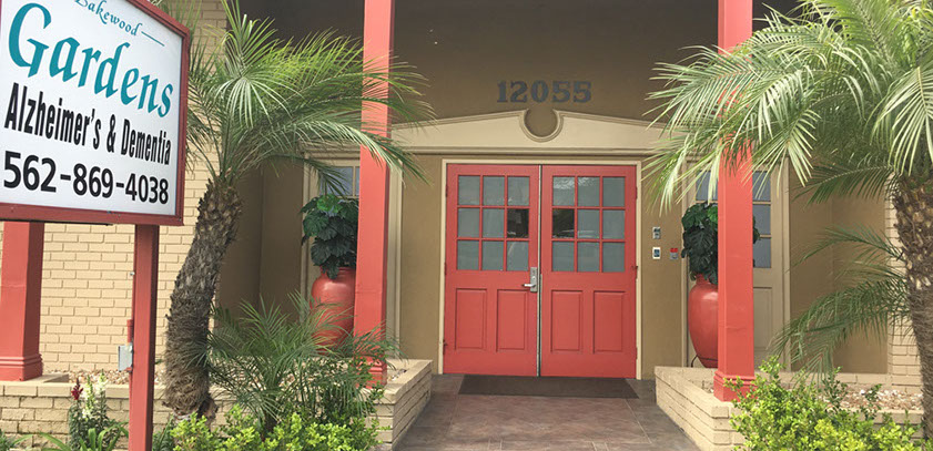 Front entrance of Lakewood Gardens with palm trees