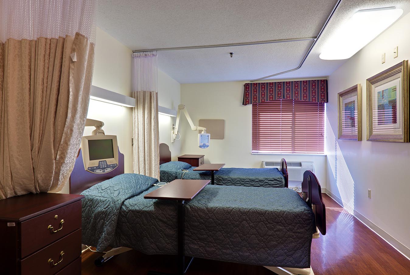 Shared resident room with two beds and a desk